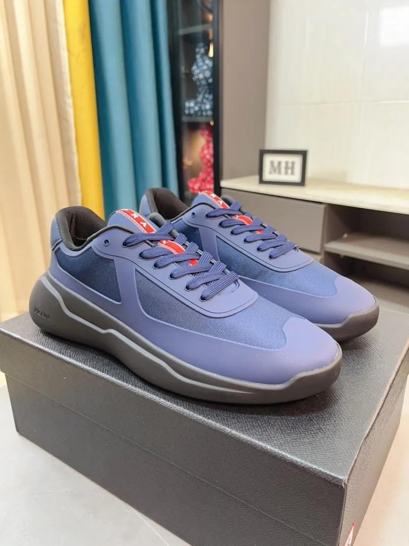 The ex-factory price is 680🌹🌹The high-quality new Prada (Prada) counters are launched simultaneously. The new men's shoes and 😘fabrics are selected from imported mesh and glue-spraying technology. Imported cowhide lining. 👍🏿High-end☄️Open-molded non-slip rubber outsole, exquisite lines, simple and elegant, comfortable and high-end for leisure travel. Code number: 38 to 44